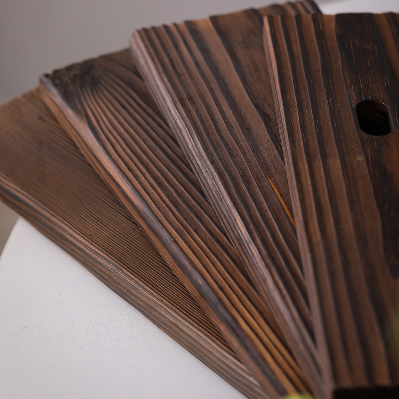 Természetes tömörfa vízfolyásos dekoráció halastóhoz és kertészeti tájhoz; kézzel készített keresztgerenda, karbonizált fa táblával