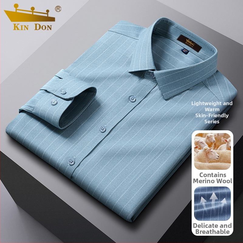 Košeľa z ovčej vlny, prúžkovaný vzor, ostrý golier, dlhé rukávy, voľný strih.