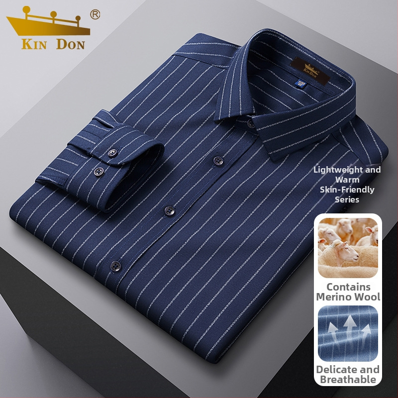 Košeľa z ovčej vlny, prúžkovaný vzor, ostrý golier, dlhé rukávy, voľný strih.