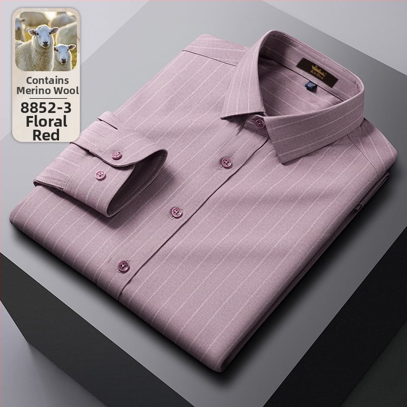 Cămașă din lână, în dungi, guler ascuțit, mâneci lungi, croială lejeră.