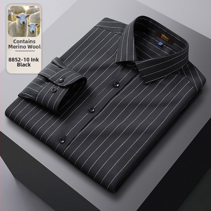 Cămașă din lână, în dungi, guler ascuțit, mâneci lungi, croială lejeră.