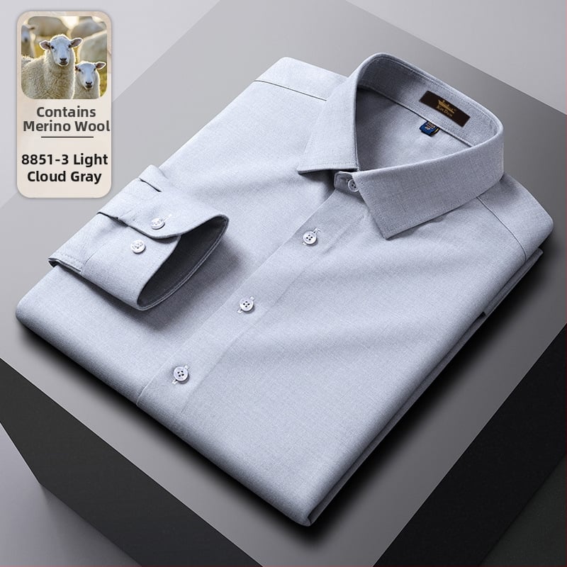 Cămașă din lână, în dungi, guler ascuțit, mâneci lungi, croială lejeră.