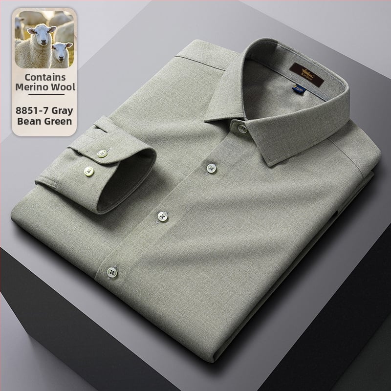 Cămașă din lână, în dungi, guler ascuțit, mâneci lungi, croială lejeră.