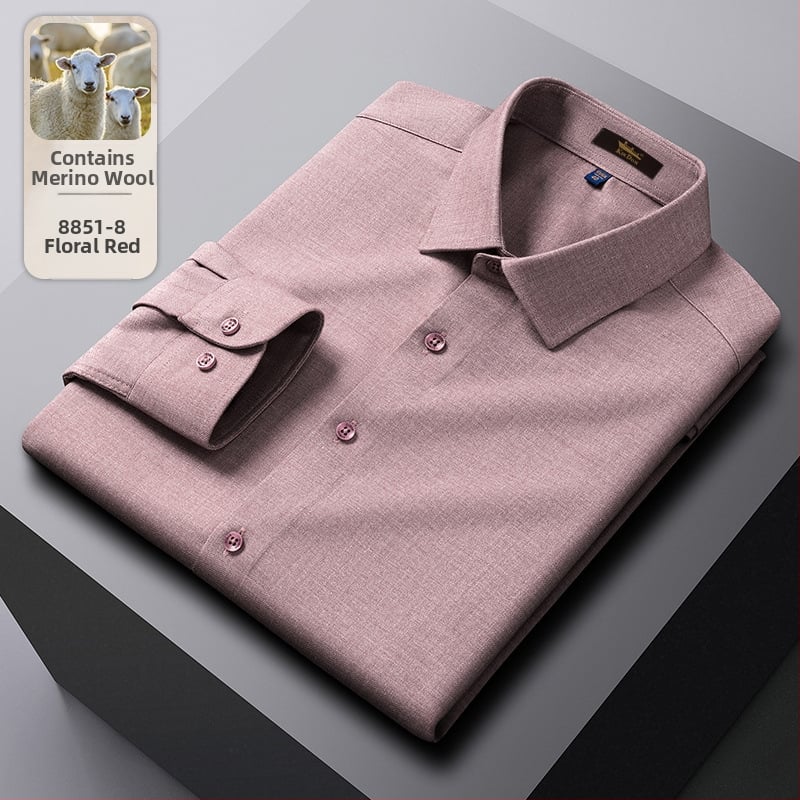 Cămașă din lână, în dungi, guler ascuțit, mâneci lungi, croială lejeră.