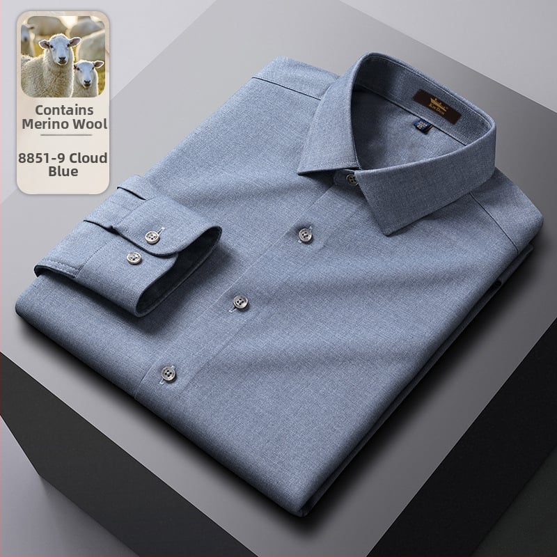 Cămașă din lână, în dungi, guler ascuțit, mâneci lungi, croială lejeră.