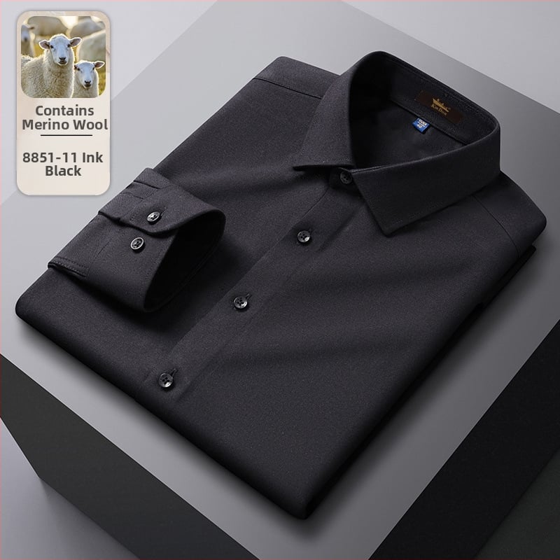 Cămașă din lână, în dungi, guler ascuțit, mâneci lungi, croială lejeră.