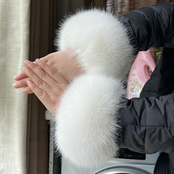 Gyerekeknek készült gyapjú parkas kabát műszőrme gallérral (tavasz 2023)