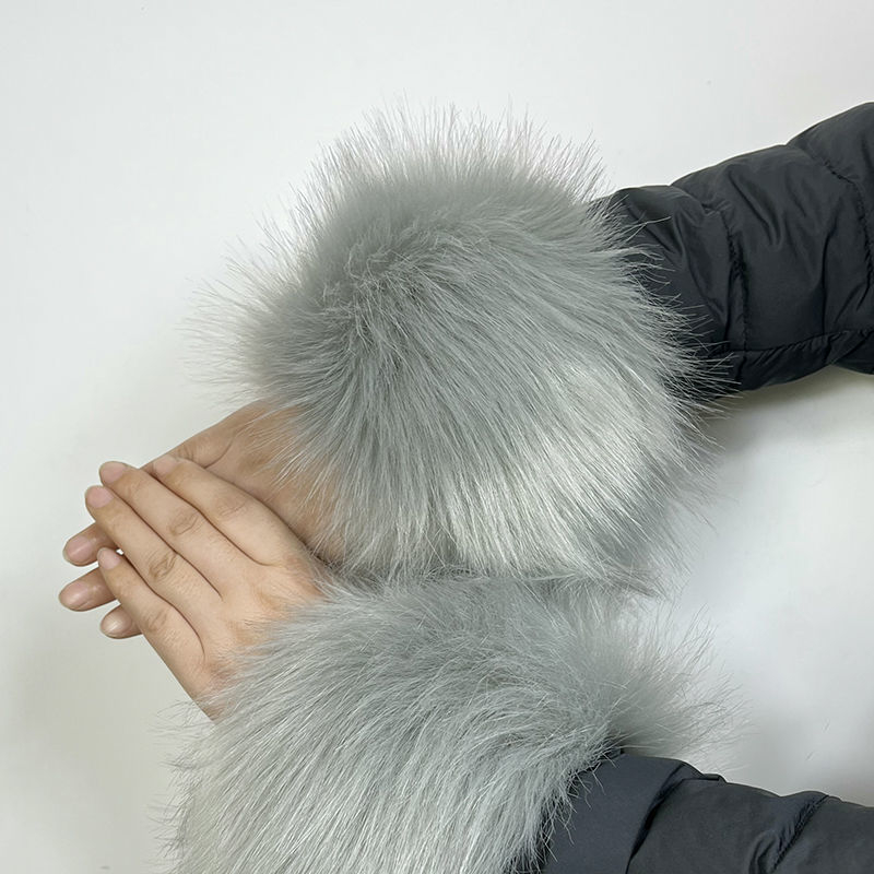 Gyerekeknek készült gyapjú parkas kabát műszőrme gallérral (tavasz 2023)