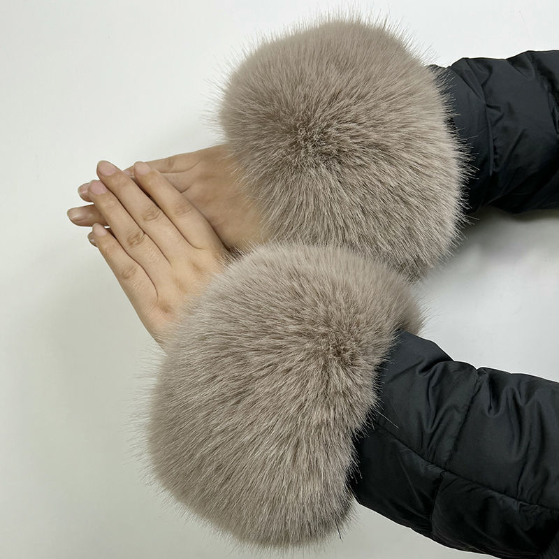 Gyerekeknek készült gyapjú parkas kabát műszőrme gallérral (tavasz 2023)