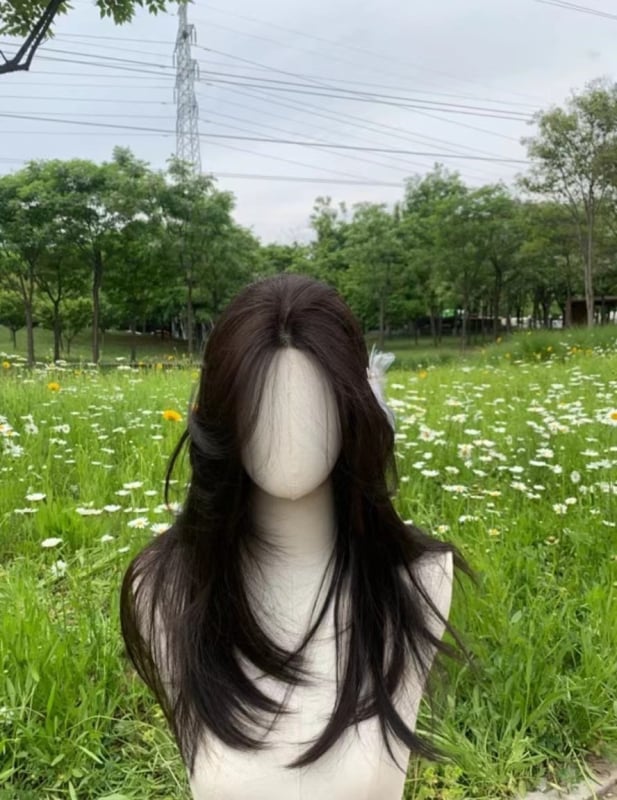 Perucă cu dantelă frontală în formă de U, volum în creștet, bucle mari și pufoase, complet lucrată manual, păr lung buclat cu breton oblic