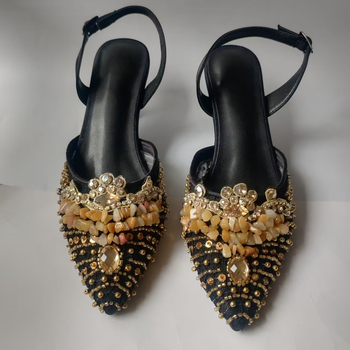 Pantofi dama cu cristale, cataramă, vârf ascuțit, toc tip pană 3–6 cm, partea superioară din piele naturală + plasă