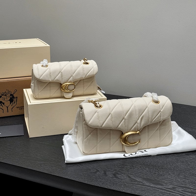 Podpažová taška s retiazkovým popruhom, pravá koža, horizontálny štvorcový tvar, rombová výšivka, magnetické zapínanie