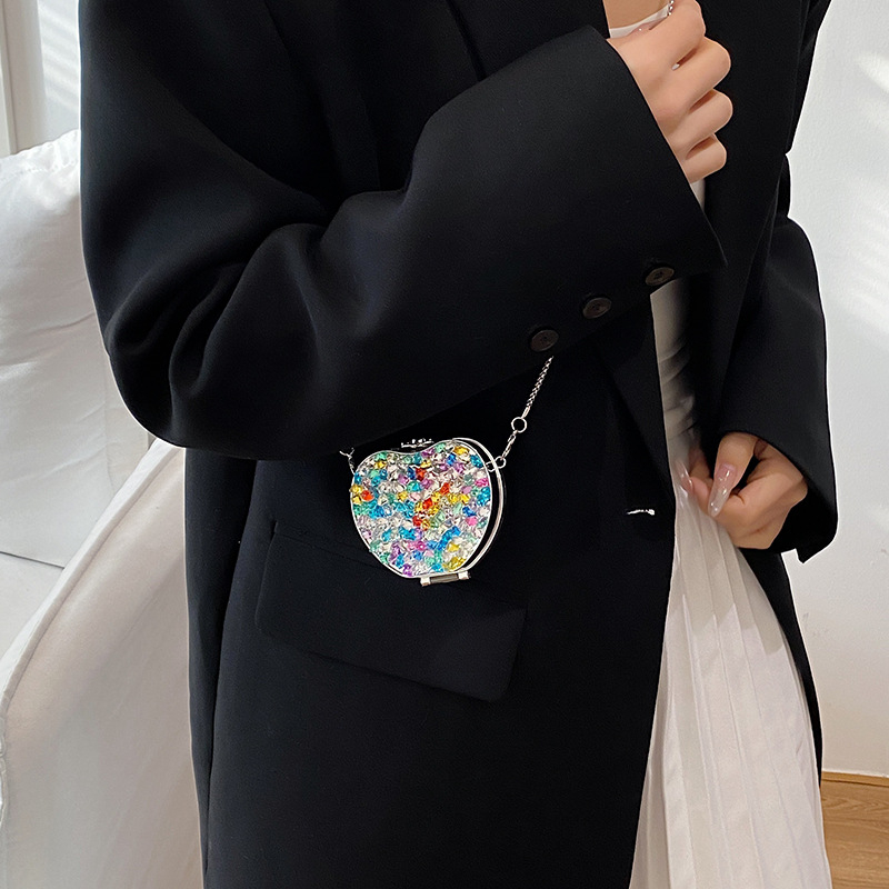 Ακρυλική χιαστί τσάντα, κυκλικό σχήμα, αστικός μινιμαλισμός, κλείσιμο με κλειδαριά, μονοϊμάντας