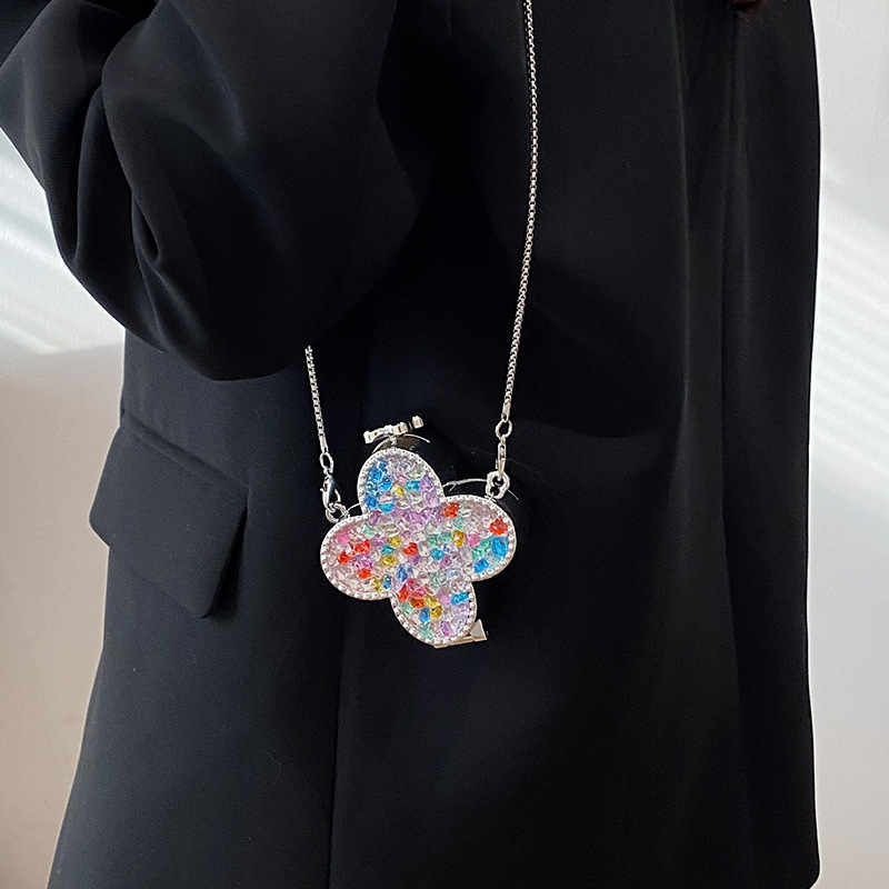 Ακρυλική χιαστί τσάντα, κυκλικό σχήμα, αστικός μινιμαλισμός, κλείσιμο με κλειδαριά, μονοϊμάντας