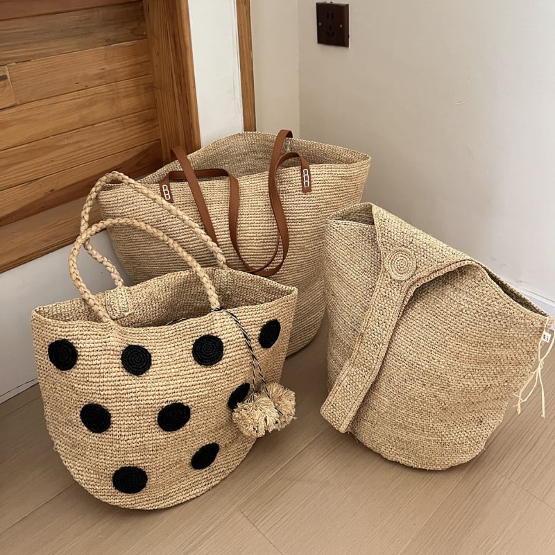 Taška zo rafie trávy, vzhľad koša, vnútorné vrecko, jar 2025 uvedenie, na každodenné použitie