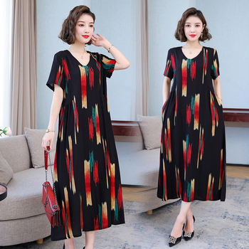 Potlačené šaty z bavlno-saténovej zmesi s viskózou 50–70%, stredná dĺžka, voľný pás, okrúhly výstrih, krátke rukávy