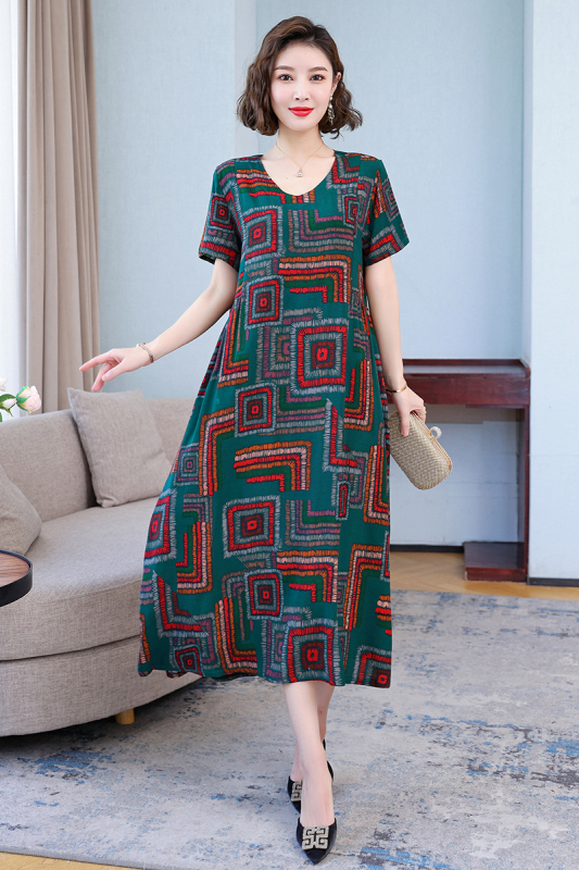 Potlačené šaty z bavlno-saténovej zmesi s viskózou 50–70%, stredná dĺžka, voľný pás, okrúhly výstrih, krátke rukávy