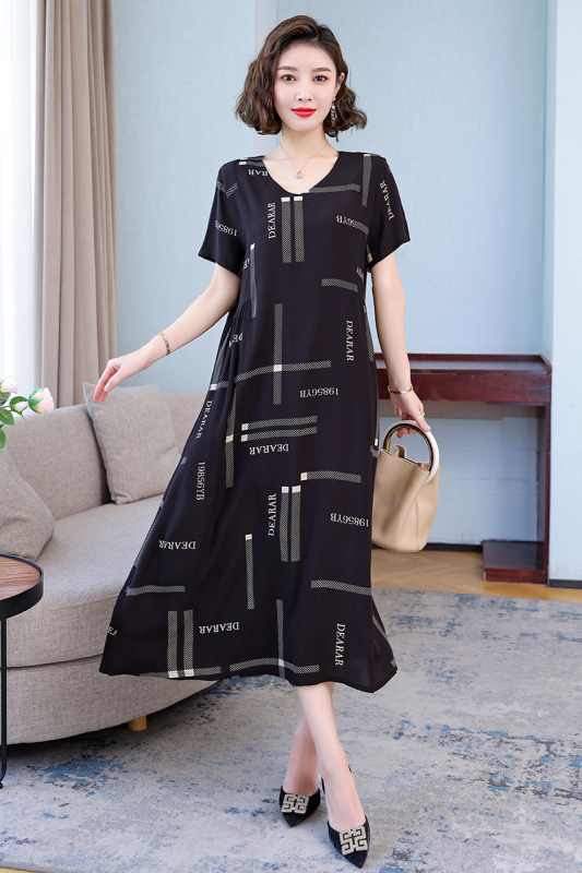 Potlačené šaty z bavlno-saténovej zmesi s viskózou 50–70%, stredná dĺžka, voľný pás, okrúhly výstrih, krátke rukávy