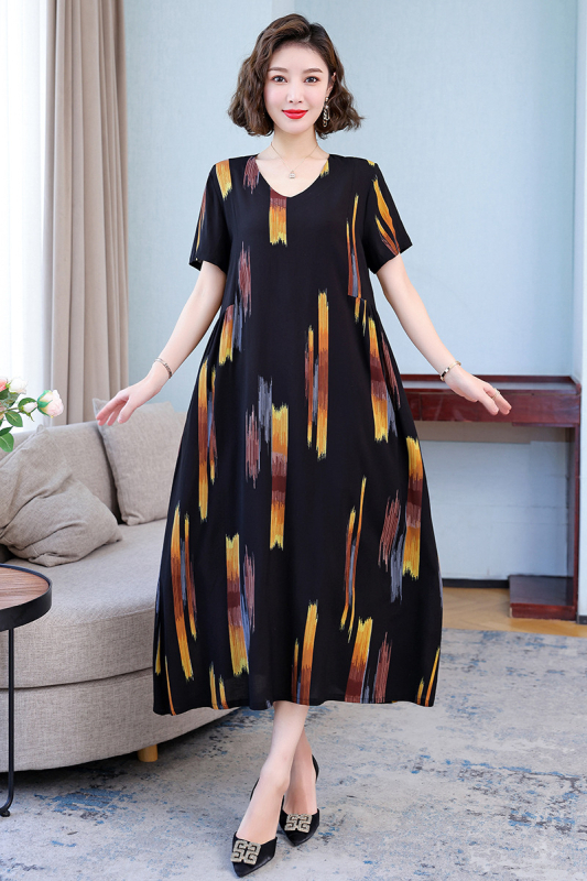 Potlačené šaty z bavlno-saténovej zmesi s viskózou 50–70%, stredná dĺžka, voľný pás, okrúhly výstrih, krátke rukávy