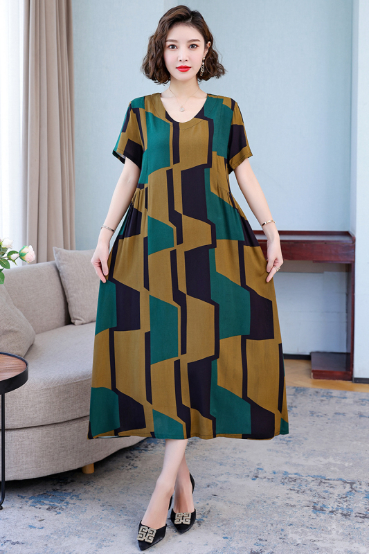 Potlačené šaty z bavlno-saténovej zmesi s viskózou 50–70%, stredná dĺžka, voľný pás, okrúhly výstrih, krátke rukávy