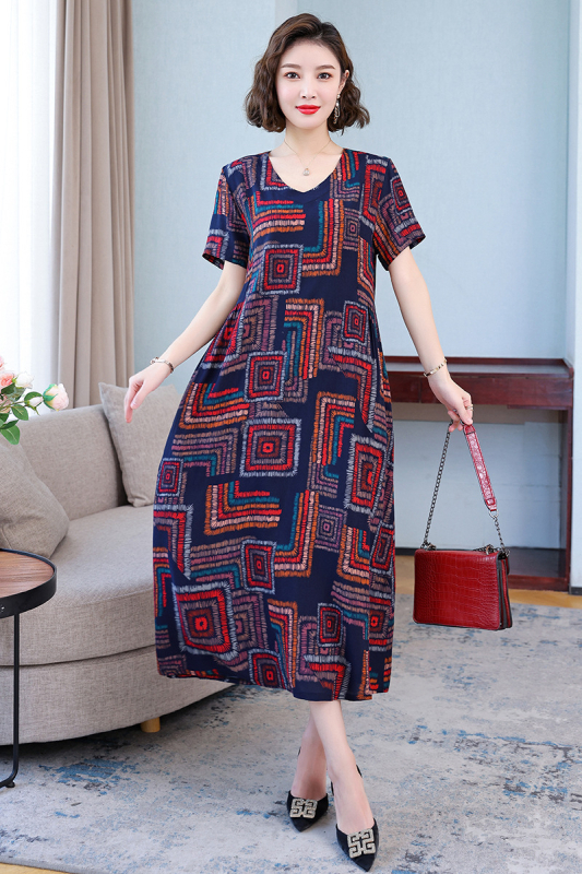 Potlačené šaty z bavlno-saténovej zmesi s viskózou 50–70%, stredná dĺžka, voľný pás, okrúhly výstrih, krátke rukávy