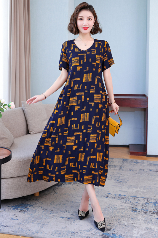 Potlačené šaty z bavlno-saténovej zmesi s viskózou 50–70%, stredná dĺžka, voľný pás, okrúhly výstrih, krátke rukávy