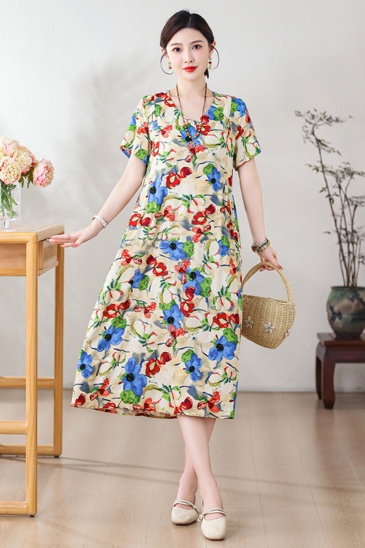 Potlačené šaty z bavlno-saténovej zmesi s viskózou 50–70%, stredná dĺžka, voľný pás, okrúhly výstrih, krátke rukávy