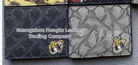 Kis méretű kártyatartó pénztárca, városi minimalist stílus, reliefes betűminta, PVC bélés, 1 hajtás