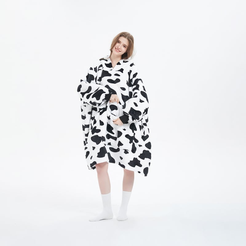 Plus-size pătură cu flanelă, cu glugă, cu buzunar mare — material poliester, greutate 300–500 g, pentru iarnă, calitate premium, stil modern minimalist
