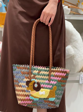 Πλεκτή PVC τσάντα χεριού, οβάλ παραλιακή τσάντα με ανοιχτή τσέπη, φρέσκο και γλυκό στυλ, PP επένδυση, καλοκαίρι 2024