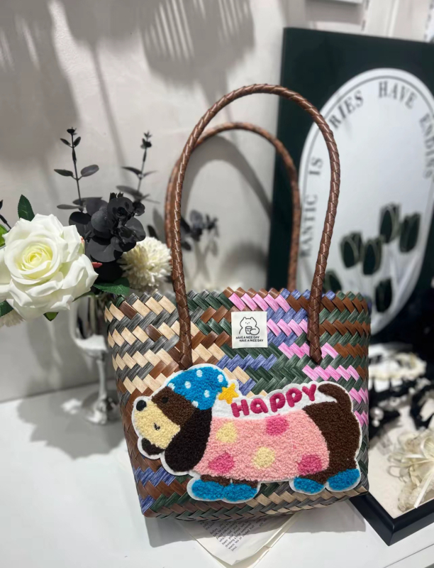 Πλεκτή PVC τσάντα χεριού, οβάλ παραλιακή τσάντα με ανοιχτή τσέπη, φρέσκο και γλυκό στυλ, PP επένδυση, καλοκαίρι 2024