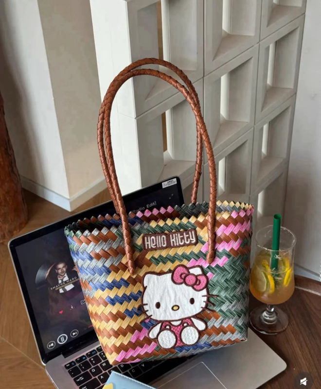 Πλεκτή PVC τσάντα χεριού, οβάλ παραλιακή τσάντα με ανοιχτή τσέπη, φρέσκο και γλυκό στυλ, PP επένδυση, καλοκαίρι 2024