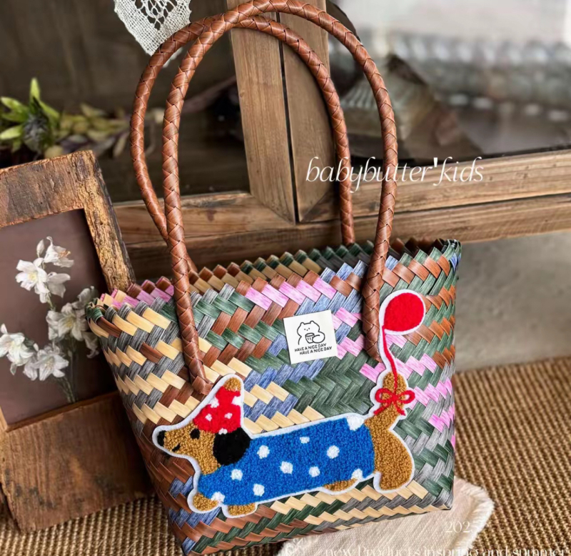 Πλεκτή PVC τσάντα χεριού, οβάλ παραλιακή τσάντα με ανοιχτή τσέπη, φρέσκο και γλυκό στυλ, PP επένδυση, καλοκαίρι 2024