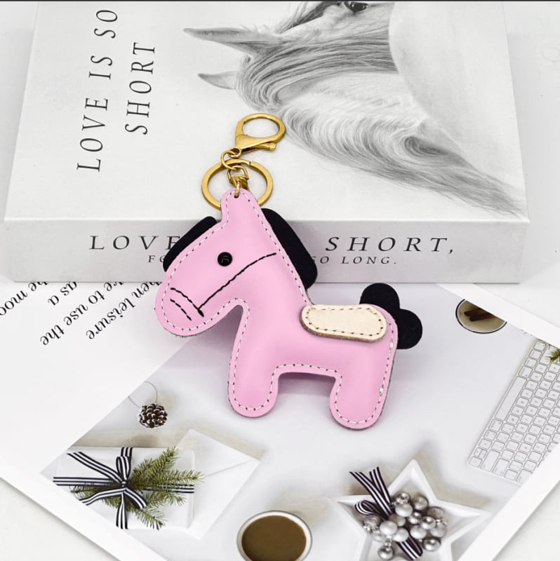 Pandantiv pentru geantă din piele naturală – stil urban minimalist, imprimeu animal, rezistent la uzură