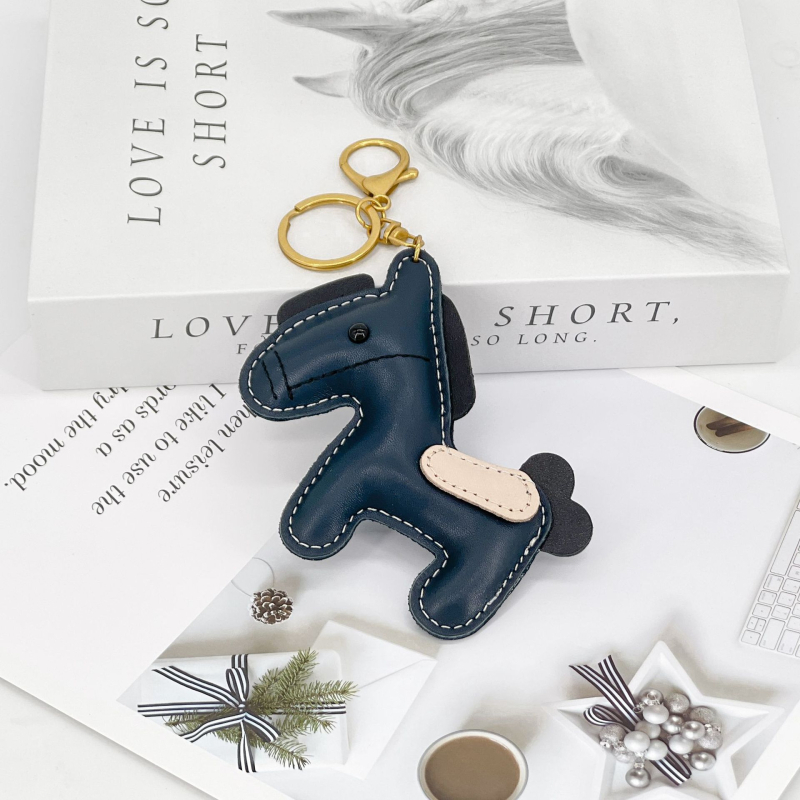 Pandantiv pentru geantă din piele naturală – stil urban minimalist, imprimeu animal, rezistent la uzură