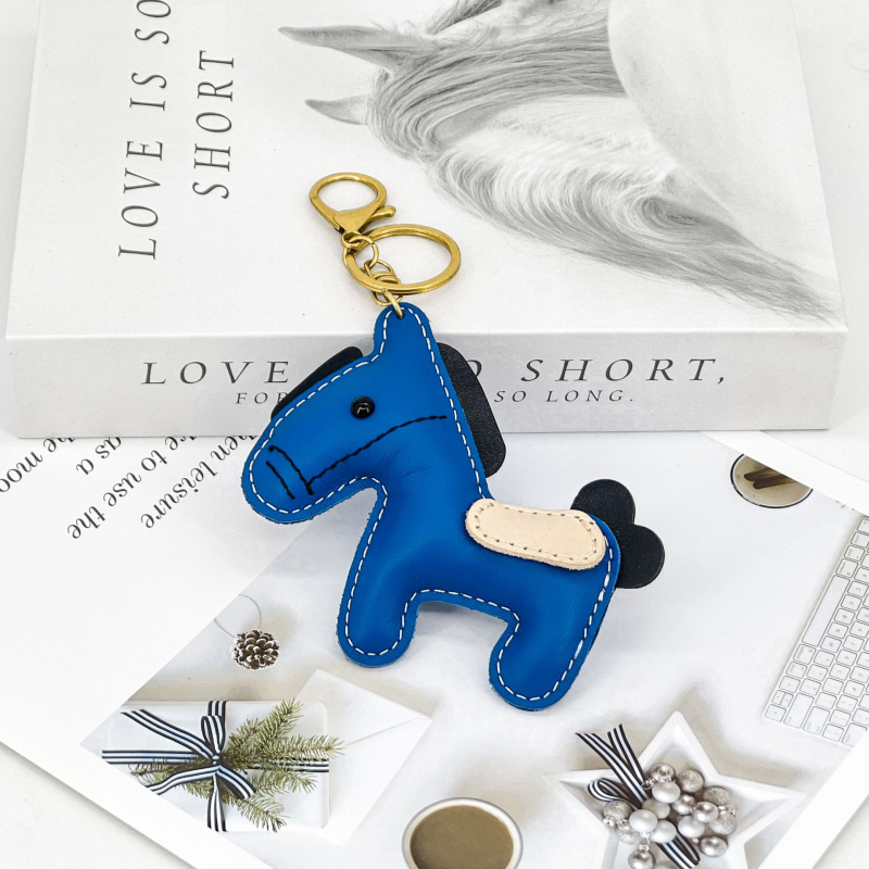 Pandantiv pentru geantă din piele naturală – stil urban minimalist, imprimeu animal, rezistent la uzură