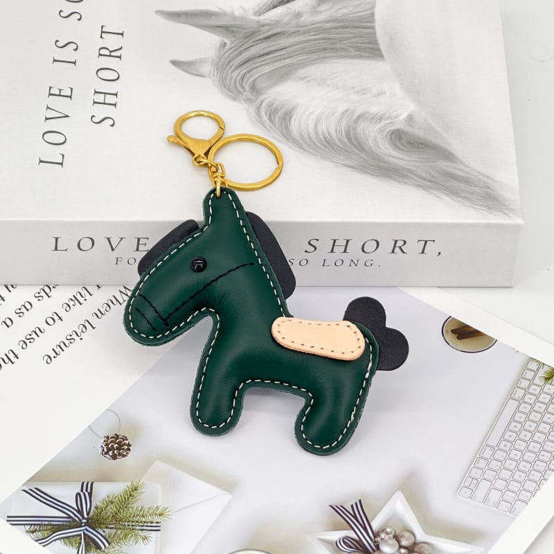 Pandantiv pentru geantă din piele naturală – stil urban minimalist, imprimeu animal, rezistent la uzură