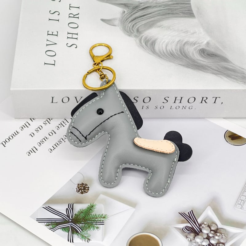 Pandantiv pentru geantă din piele naturală – stil urban minimalist, imprimeu animal, rezistent la uzură