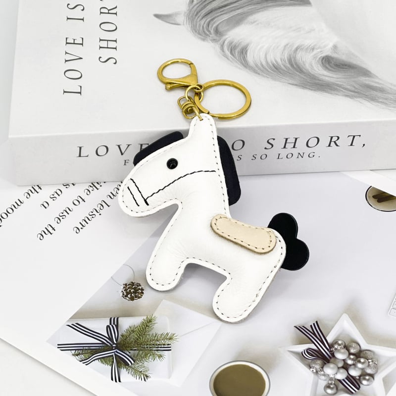 Pandantiv pentru geantă din piele naturală – stil urban minimalist, imprimeu animal, rezistent la uzură