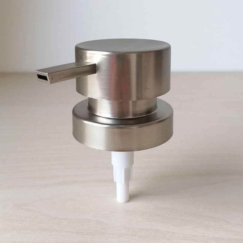 Бутилка за дезинфектант с ръчна помпа, пластмасова, дюза с силиконово уплътнение, модерен минималистичен стил, електроплакиране