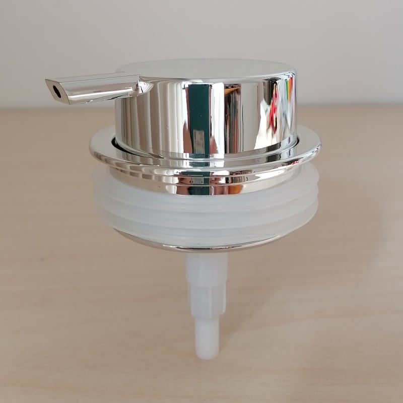 Бутилка за дезинфектант с ръчна помпа, пластмасова, дюза с силиконово уплътнение, модерен минималистичен стил, електроплакиране