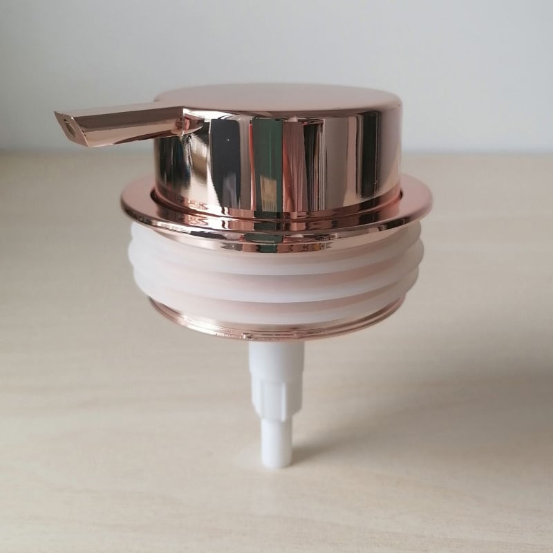 Бутилка за дезинфектант с ръчна помпа, пластмасова, дюза с силиконово уплътнение, модерен минималистичен стил, електроплакиране