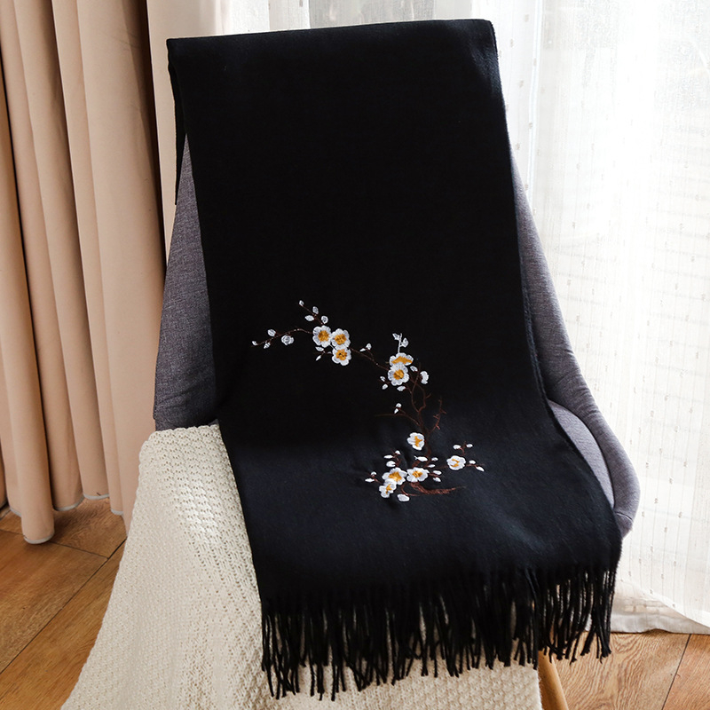 Imitált kasmírsál hímzéssel – szilva virág minta, warp szövés, meleg, téglalap alakú