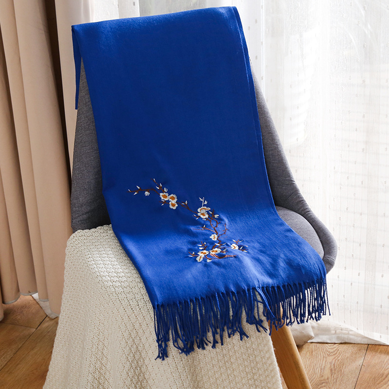 Imitált kasmírsál hímzéssel – szilva virág minta, warp szövés, meleg, téglalap alakú