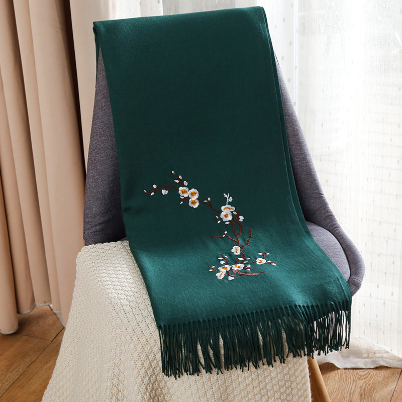 Imitált kasmírsál hímzéssel – szilva virág minta, warp szövés, meleg, téglalap alakú