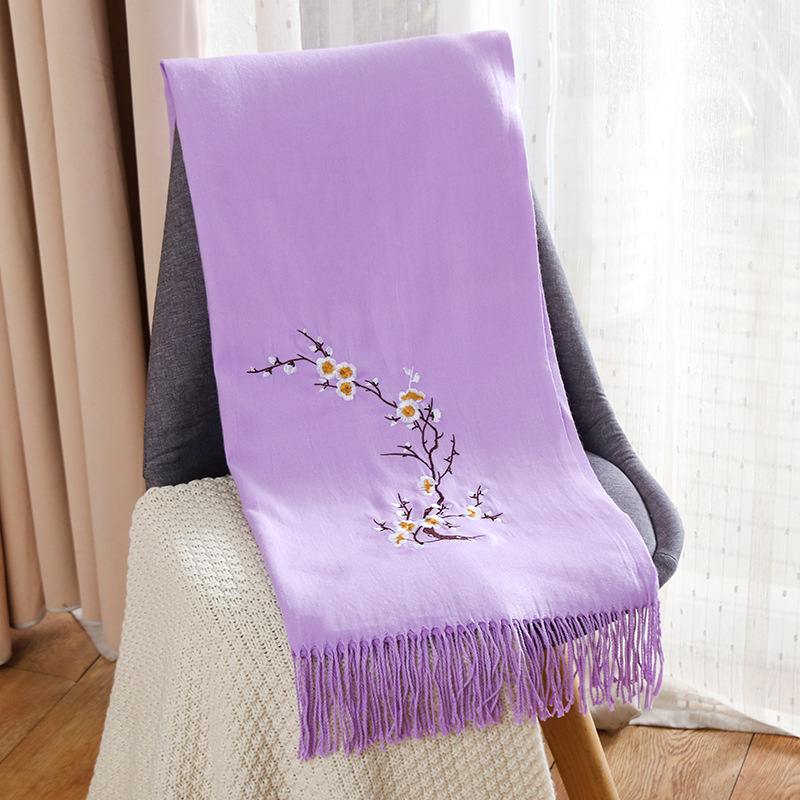 Imitált kasmírsál hímzéssel – szilva virág minta, warp szövés, meleg, téglalap alakú