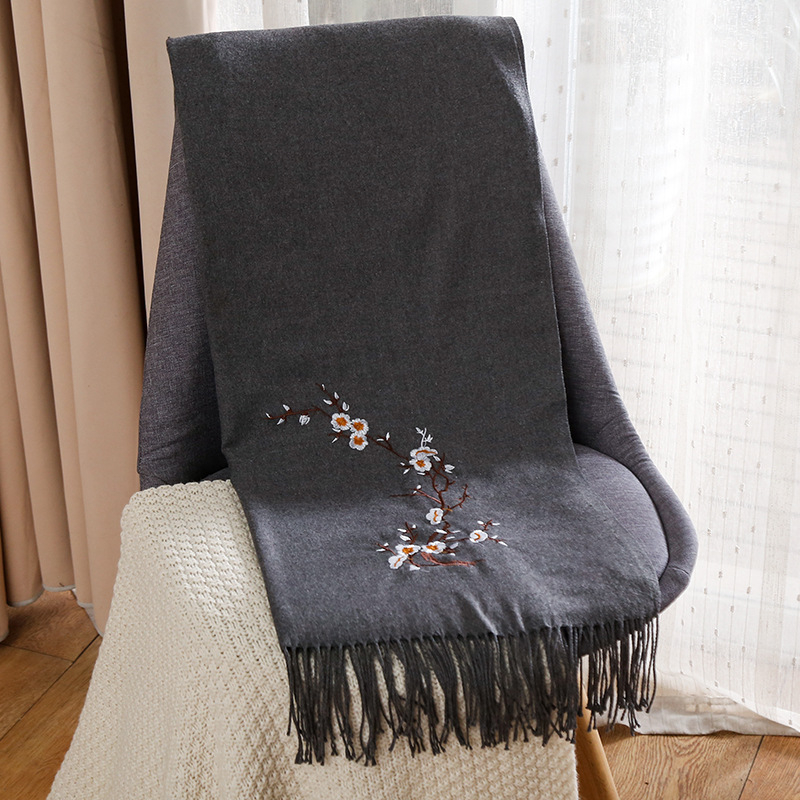 Imitált kasmírsál hímzéssel – szilva virág minta, warp szövés, meleg, téglalap alakú