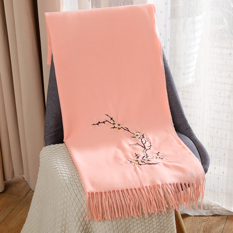 Imitált kasmírsál hímzéssel – szilva virág minta, warp szövés, meleg, téglalap alakú