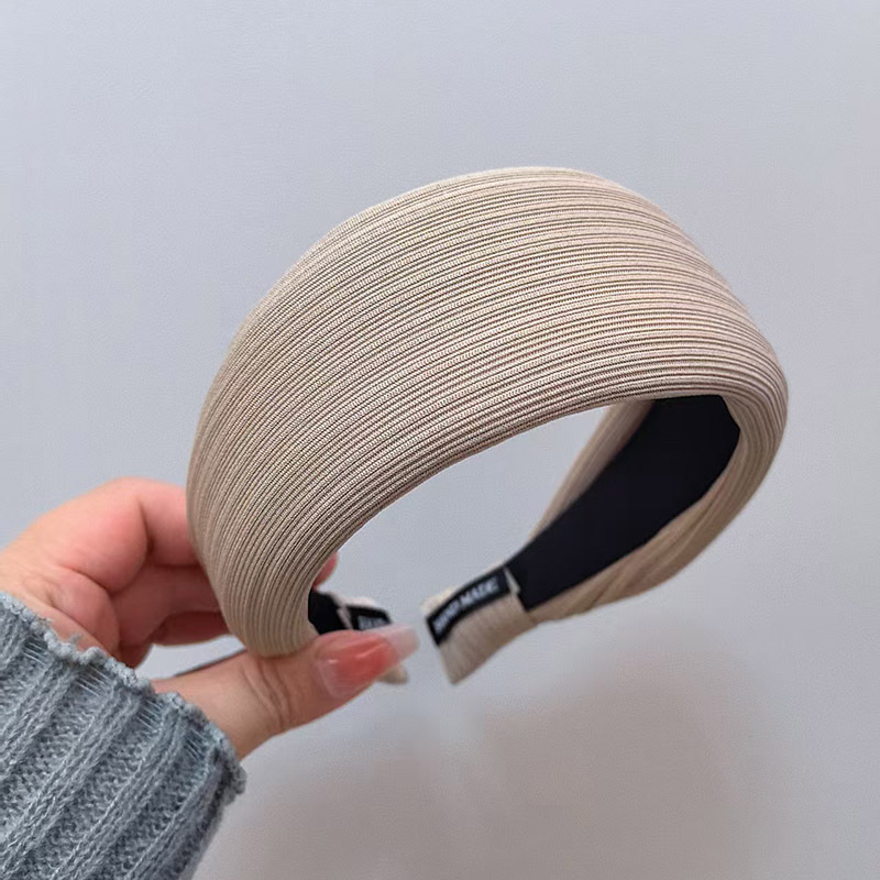 Bandă pentru cap pentru femei — design premium cu margine largă, lucrată manual, stil simplu, iarnă 2025