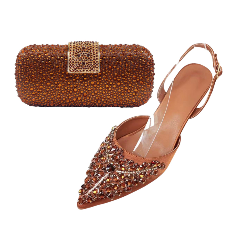 Pantofi de toc înalt cu partea superioară din mătase, vârf ascuțit, toc subțire, talpă din cauciuc, închidere cu șiret pe spate